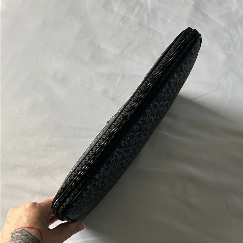 Michael Kors Kali Black Jet Set Ipad/Tablet Top Zip Padded Storage Travel Case